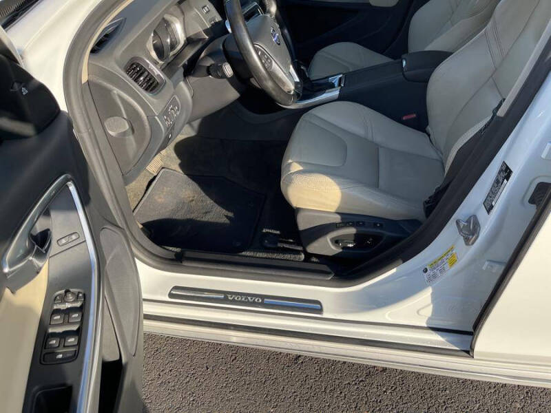 2015 Volvo V60 Cross Country T5