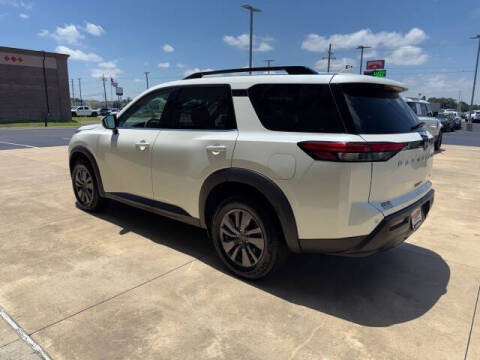 2024 Nissan Pathfinder SV