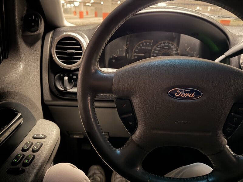 2003 Ford Expedition XLT