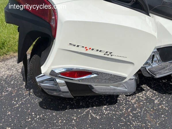 2014 Can-Am Spyder RT-S SE6