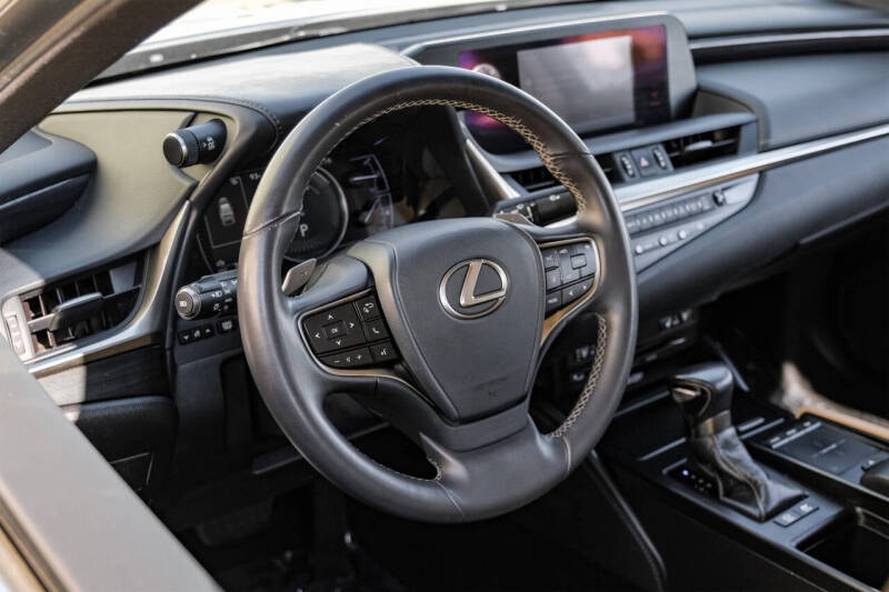 2020 Lexus ES 300h