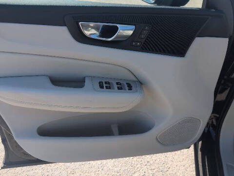 2023 Volvo XC60 B5 Plus Dark Theme