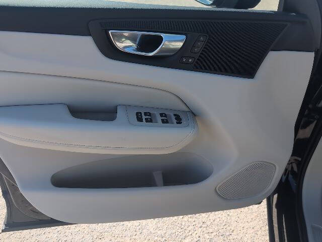 2023 Volvo XC60 B5 Plus Dark Theme