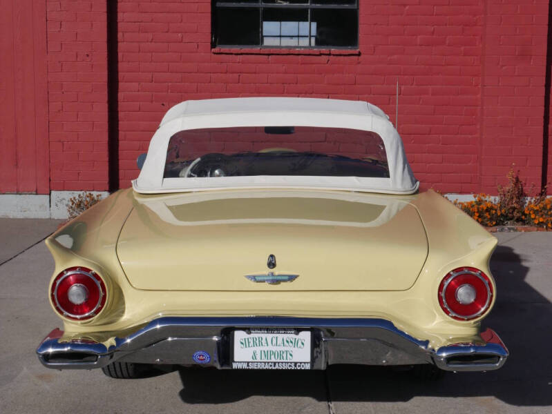 1957 Ford Thunderbird