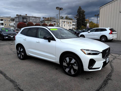 2025 Volvo XC60 T8 Plus Dark Theme