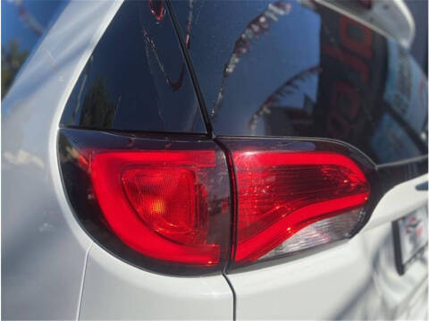 2017 Chrysler Pacifica Touring-L Plus