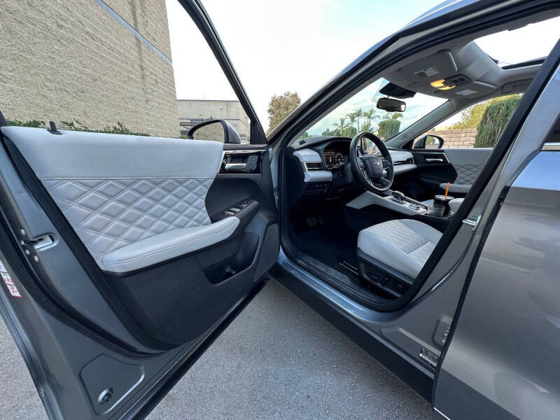 2023 Mitsubishi Outlander PHEV SEL