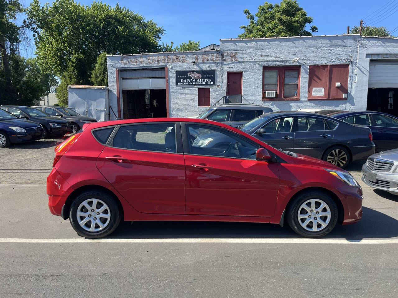 View vehicle photo 4