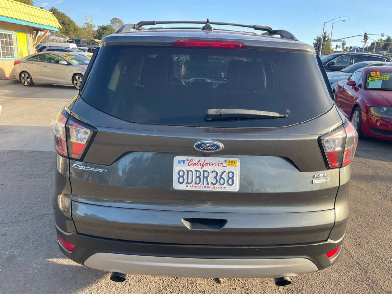 2018 Ford Escape SEL photo 5