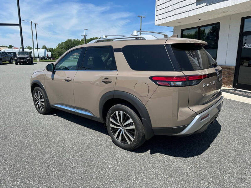 2025 Nissan Pathfinder Platinum