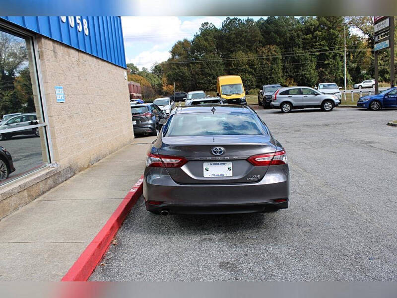 2020 Toyota Camry Hybrid XLE