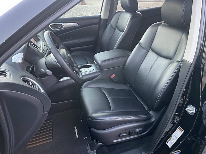 2020 Nissan Pathfinder SL