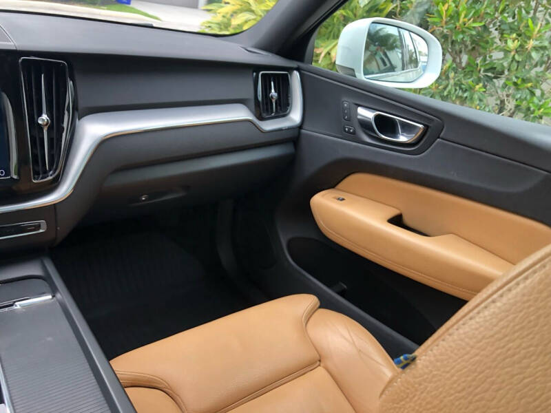 2019 Volvo XC60 T5 Momentum