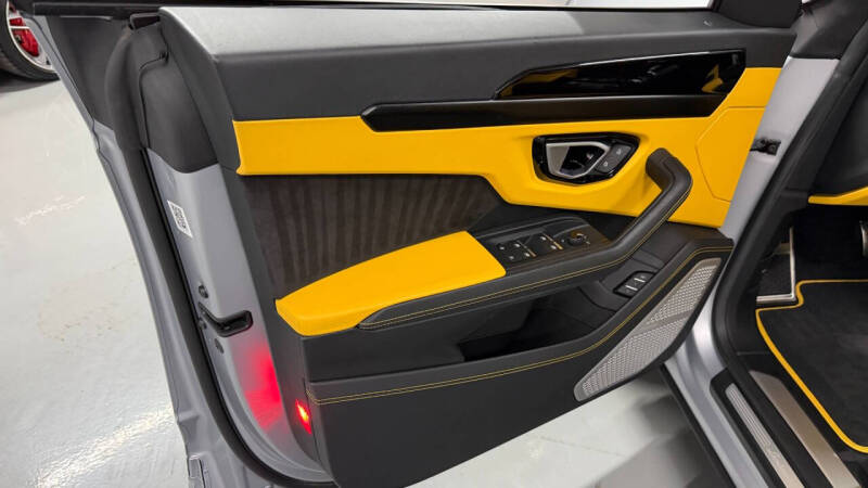 2022 Lamborghini Urus