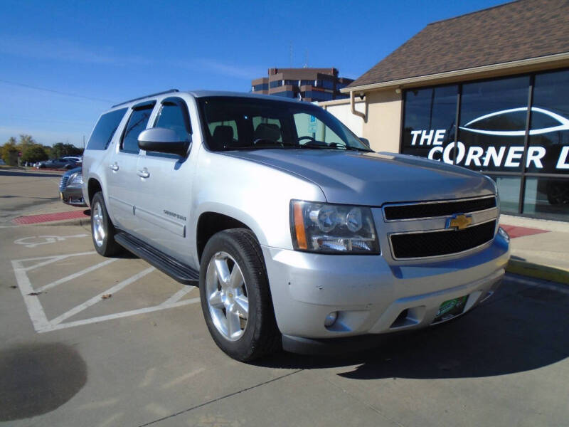2014 Chevrolet Suburban LT's photo
