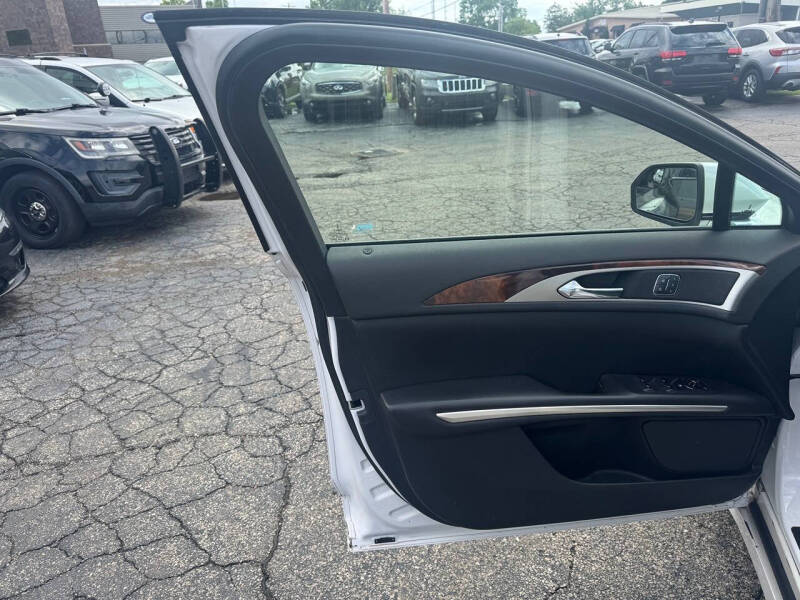 2014 Lincoln MKZ