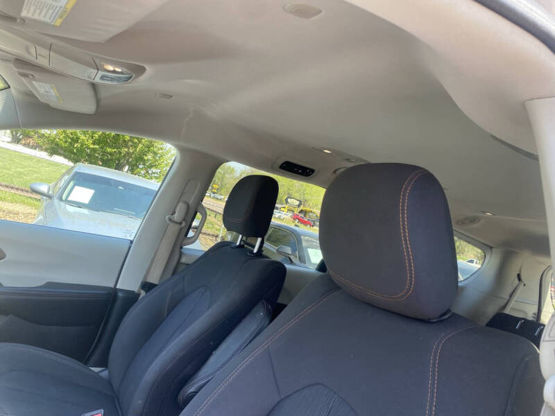 2017 Chrysler Pacifica Touring - Photo 16