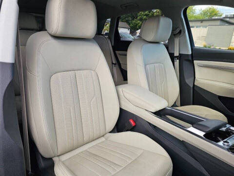 2024 Audi Q8 e-tron quattro Premium Plus