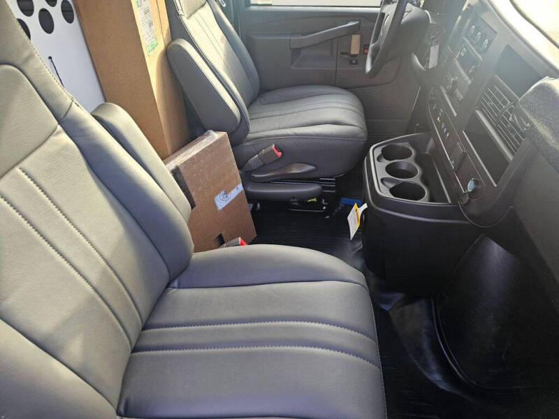 2025 Chevrolet Express 2500