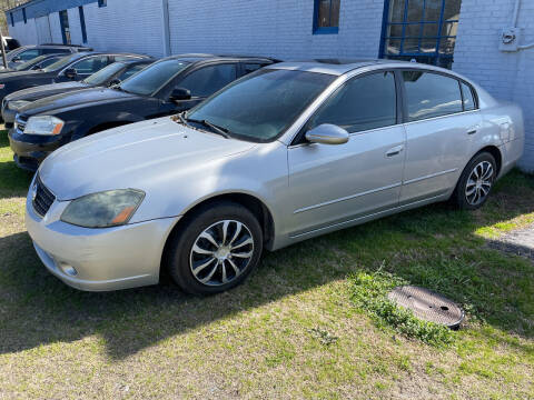 2006 Nissan Altima for sale at LAURINBURG AUTO SALES in Laurinburg NC