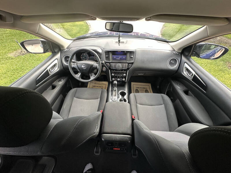 2017 Nissan Pathfinder SV