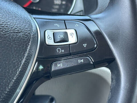 2017 Volkswagen Passat 1.8T R-Line