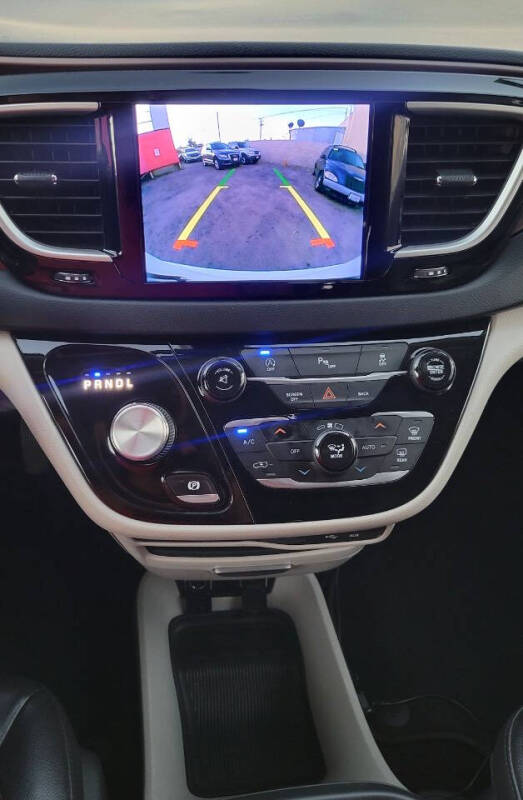 2017 Chrysler Pacifica Touring-L