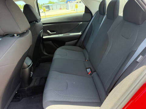 2025 Hyundai Elantra SE