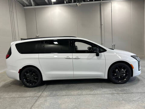 2027 Chrysler Pacifica Limited