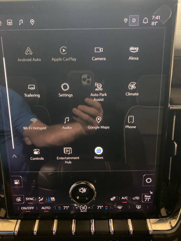 2025 GMC Yukon Elevation