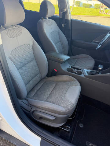 2017 Kia Niro LX