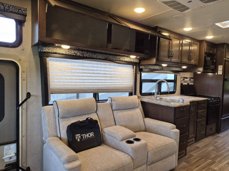 2019 Thor Motor Coach Ace 33.1