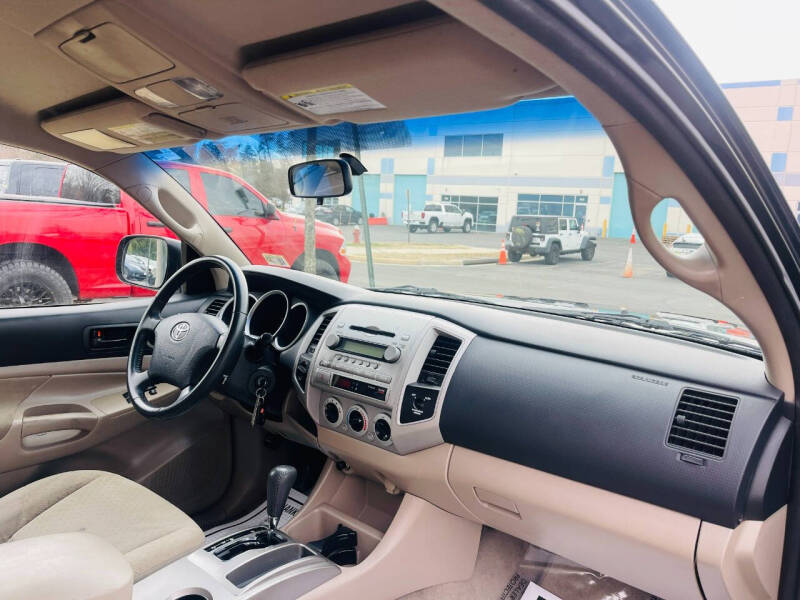 2006 Toyota Tacoma Base photo 24