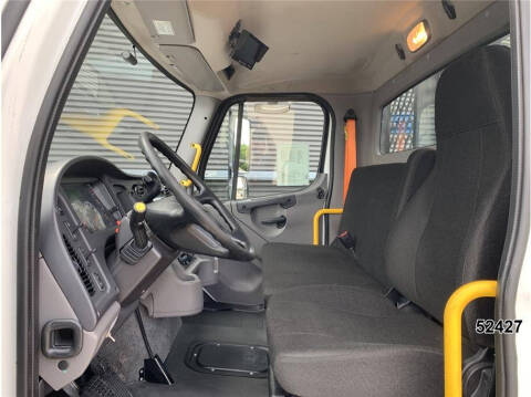 2021 Freightliner M2 106