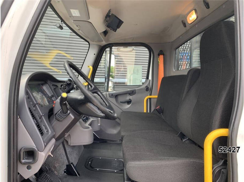 2021 Freightliner M2 106