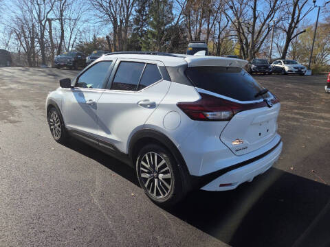 2021 Nissan Kicks SR