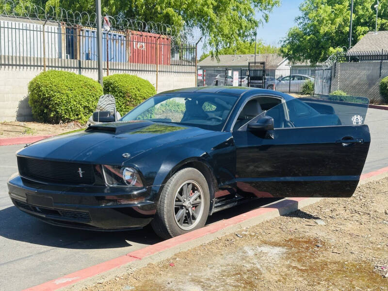 2005 Ford Mustang V6 Deluxe