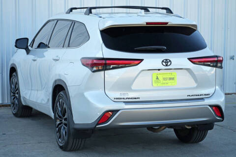 2022 Toyota Highlander Platinum