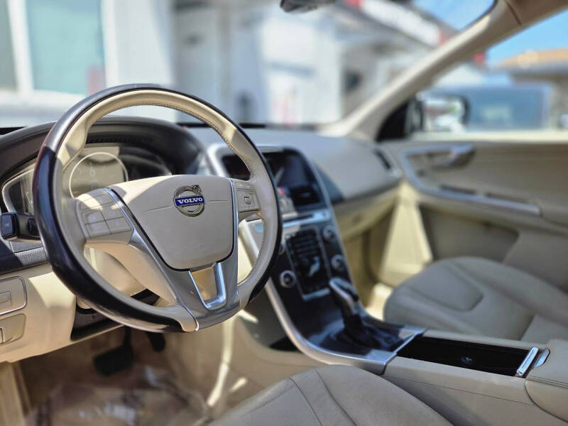 2016 Volvo XC60 T5 Drive-E Premier
