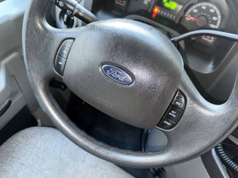 2013 Ford E-Series E-450 SD