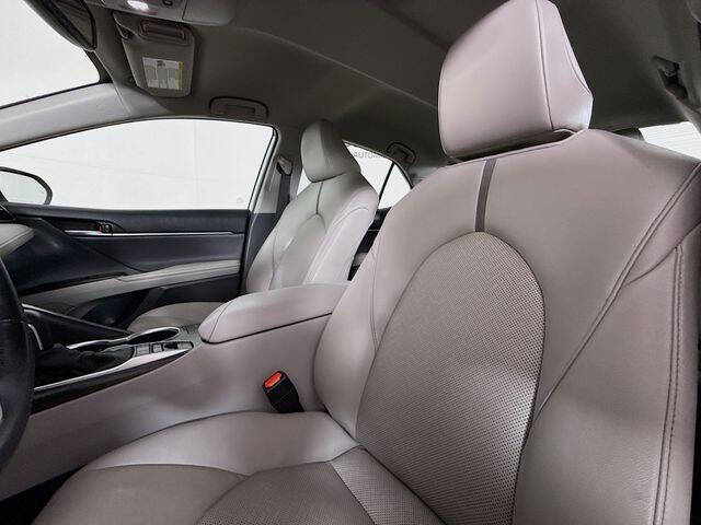 2022 Toyota Camry Hybrid XLE