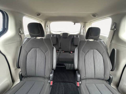 2021 Chrysler Voyager LX