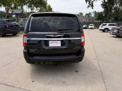 2014 Chrysler Town and Country S
