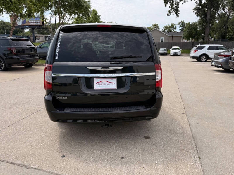 2014 Chrysler Town and Country S