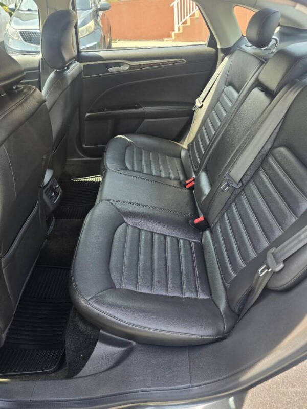 2016 Ford Fusion SE