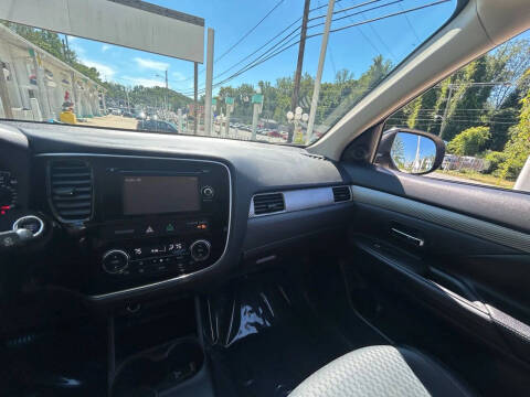 2015 Mitsubishi Outlander SE