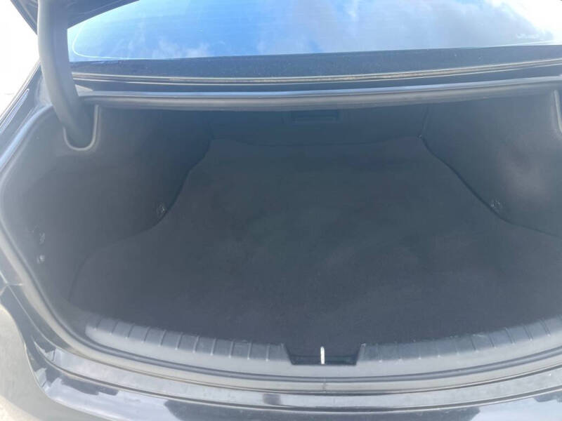 2017 Kia Cadenza Technology