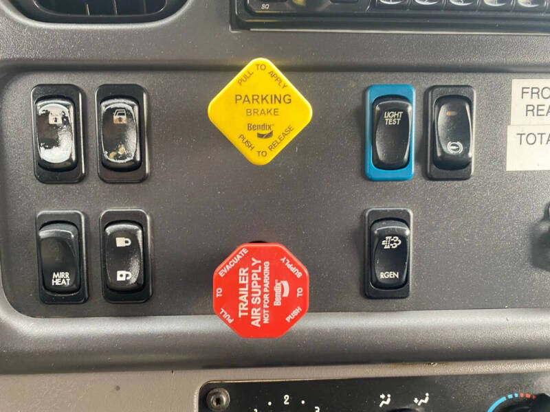 2016 Freightliner M2 106