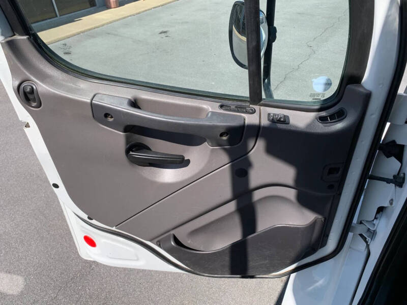 2016 Freightliner M2 106