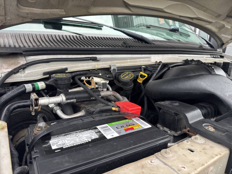 2006 Ford E-Series E-350 SD XLT
